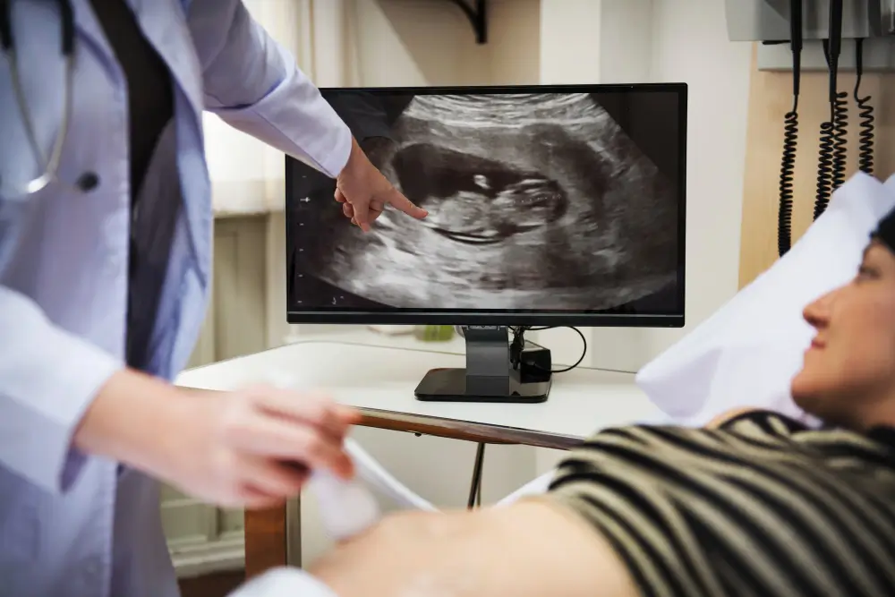 Ultrasound image showing gestational sac and yolk sac at 6 weeks pregnancy